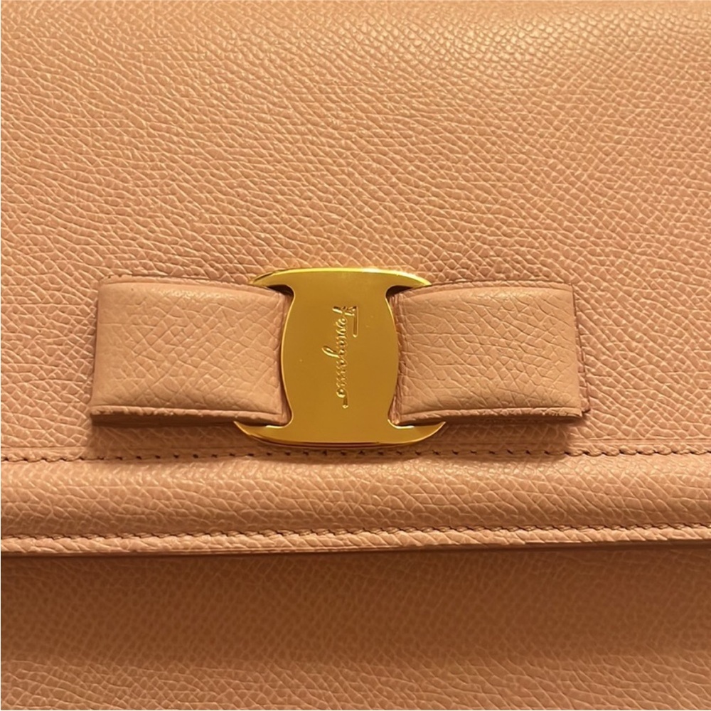 Salvatore Ferragamo Ginny Light Pink Leather Purse - Picture 13 of 16